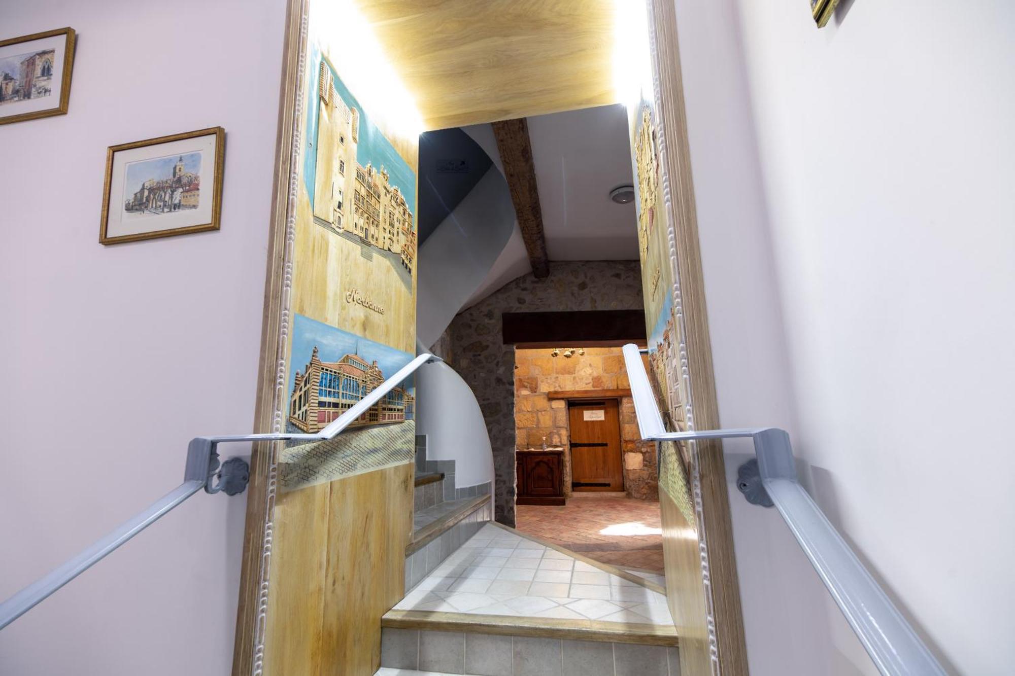 Suite A Mezzanine Dans L'Eglise Du Couvent Narbonne Kültér fotó